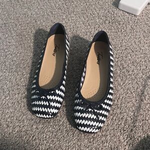 NEW Trotters Gillian Woven Leather Ballet Flat